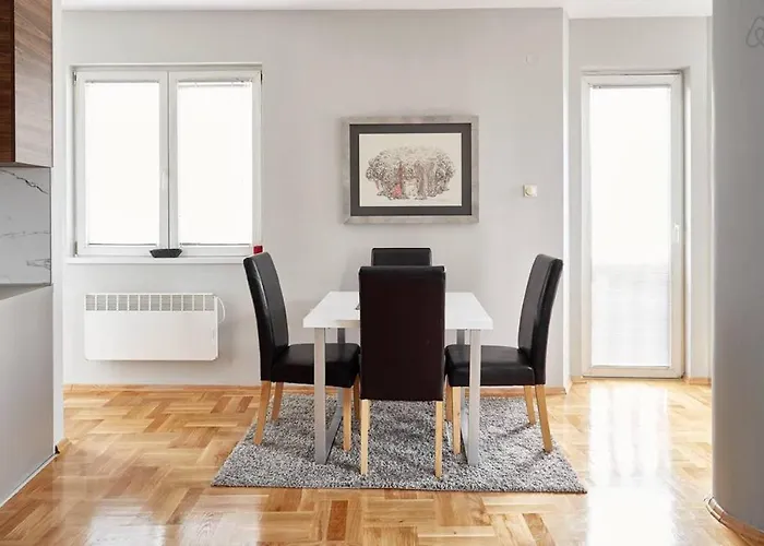 Bright Near Center Apartment