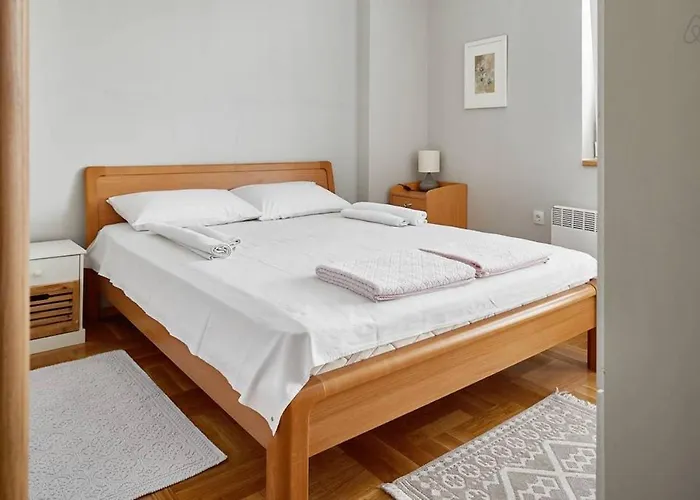 Bright Near Center Apartment