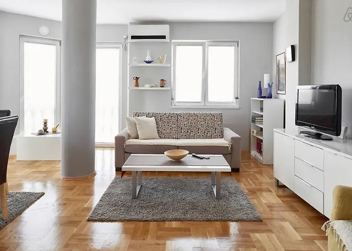 Bright Near Center Apartment Skopje